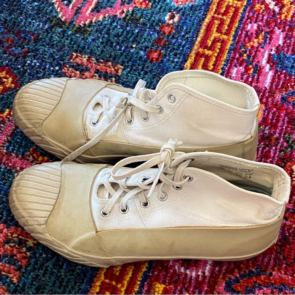 Used white shoes high cut size us 6